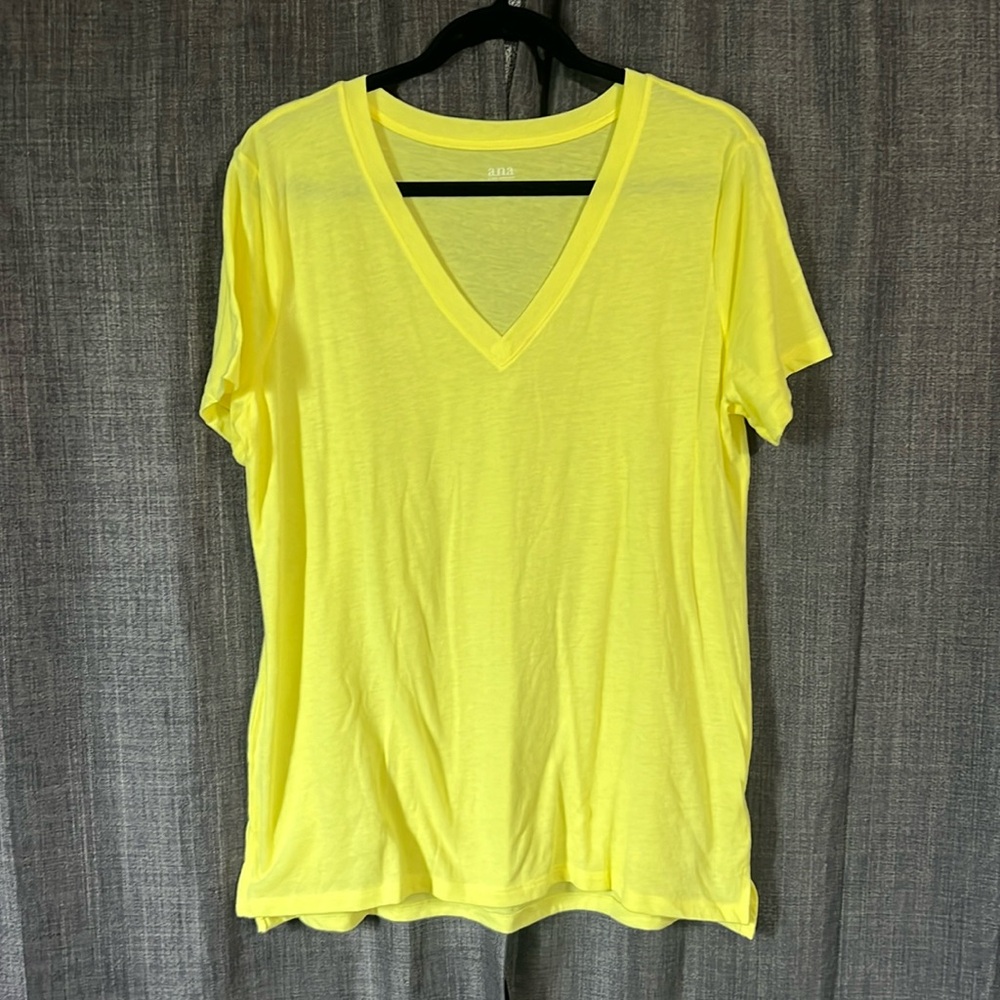 Ana a new approach yellow vneck tshirt size XL